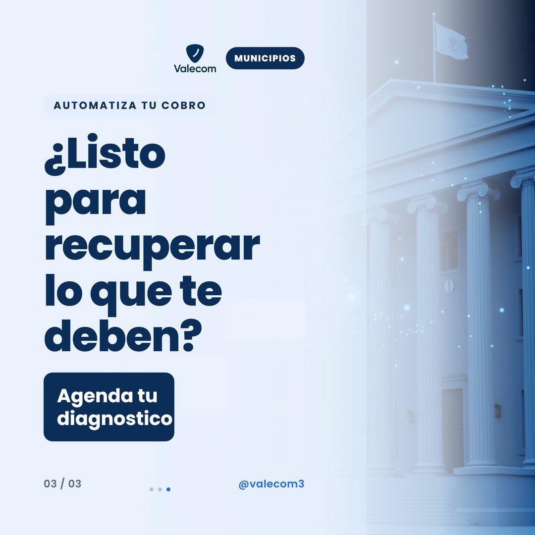 Imagen de un equipo de trabajo revisando datos de recaudación con una sonrisa.
