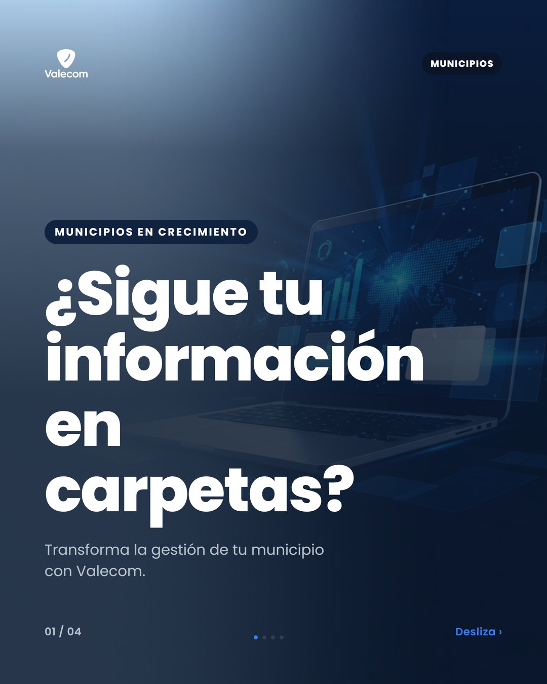 Imagen de un archivo físico desordenado con carpetas y documentos amontonados. Un municipio moderno en el fondo.